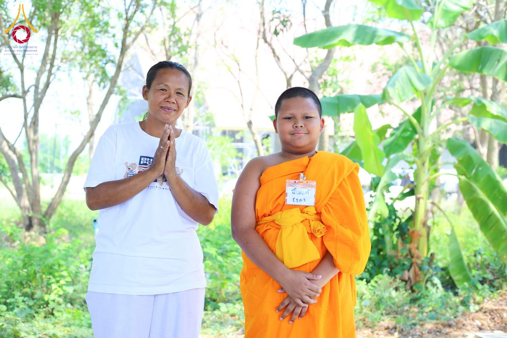 ภาพ No.320941:วันเสาร์ที่ 11 เมษายน พ.ศ.2569 พิธีตักบาตรฉลองสามเณรใหม่ ณ ศูนย์อบรมเยาวชนนครปฐม