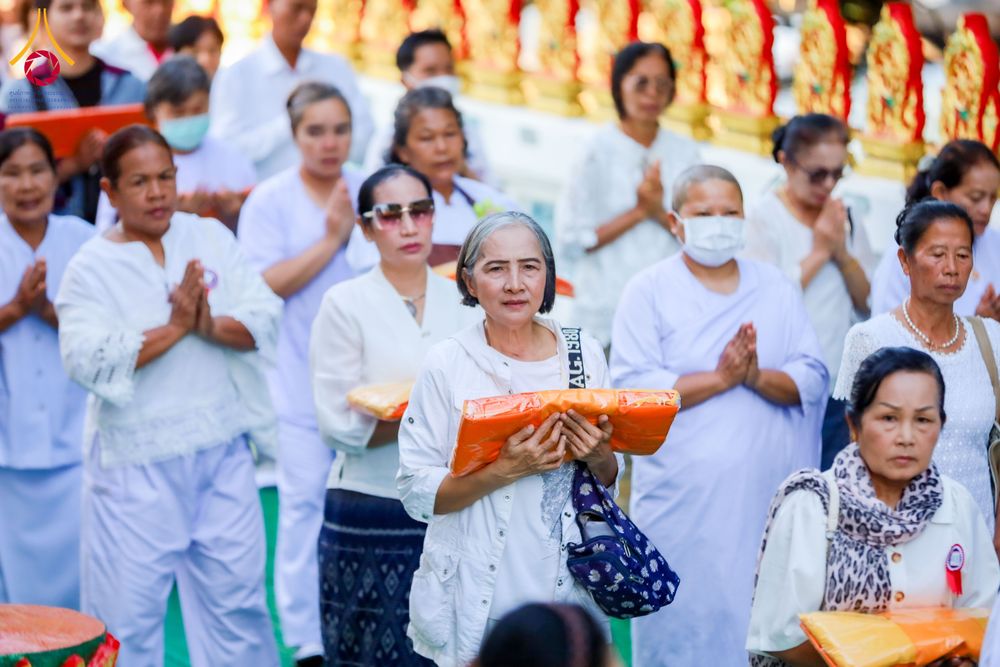 ภาพ No.285404:วันเสาร์ที่ 6 ธันวาคม พ.ศ.2568  พิธีอุปสมบทหมู่ ธรรมทายาท รุ่นบูชาธรรมมหาปูชนียาจารย์ ประจำปี 2568  ณ วัดเกาะแก้วประชานุรักษ์ ต.ชัยนาม อ.วังทอง จ.พิษณุโลก