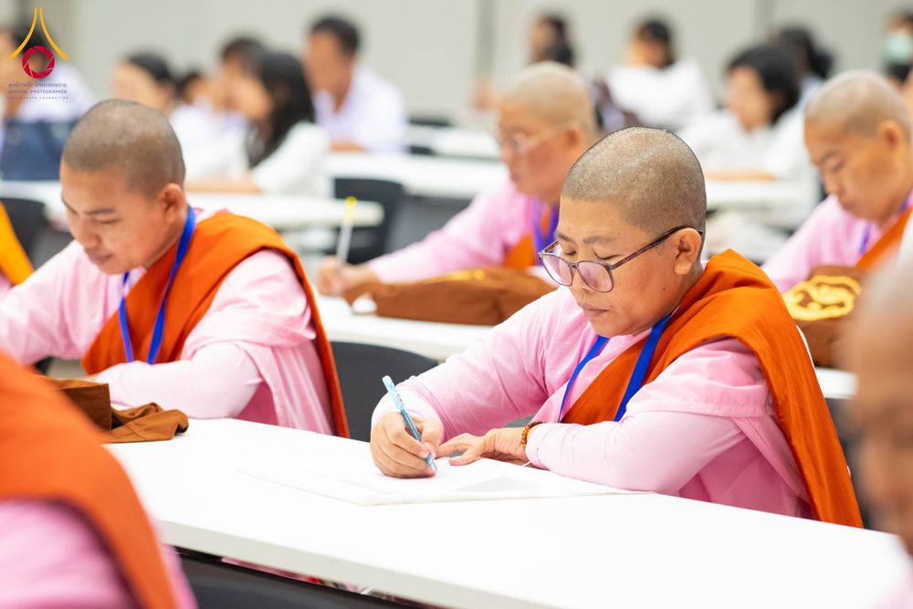 ภาพ No.325362:วันที่ 24 เมษายน พ.ศ.2569  หลวงพ่อทัตตชีโว รองเจ้าอาวาสวัดพระธรรมกาย ถวายการต้อนรับและปฏิสันถารคณะแม่ชีชาวเมียนมา