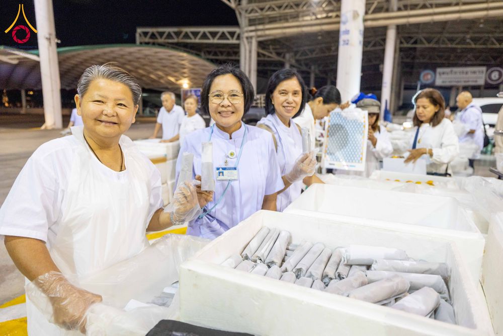 ภาพ No.279126:วันที่ 2 มกราคม พ.ศ.2569 พิธีถวายภัตตาหารเป็นสังฆทาน แด่พระธรรมยาตรา ณ วัดพระธรรมกาย ปทุมธานี ในโครงการธรรมยาตรา กตัญญูบูชา มหาปูชนียาจารย์ พระมงคลเทพมุนี(สด จนฺทสโร) พระผู้ปราบมาร อนุสรณ์สถาน 7 แห่ง ปีที่ 14