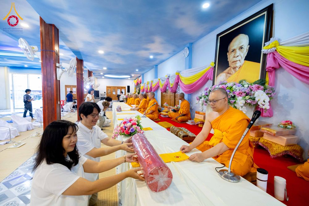 ภาพ No.295860:วันที่ 17 มกราคม พ.ศ. 2569 พิธีถวายภัตตาหารเป็นสังฆทาน แด่พระธรรมยาตรา ณ วัดโบสถ์บน ต.บางคูเวียง จ.นนทบุรี อนุสรณ์สถานลำดับที่ 4 สถานที่เกิดด้วยกายธรรม ในโครงการธรรมยาตรา กตัญญูบูชา มหาปูชนียาจารย์ พระมงคลเทพมุนี(สด จนฺทสโร) พระผู้ปราบมาร อนุสรณ์สถาน 7 แ