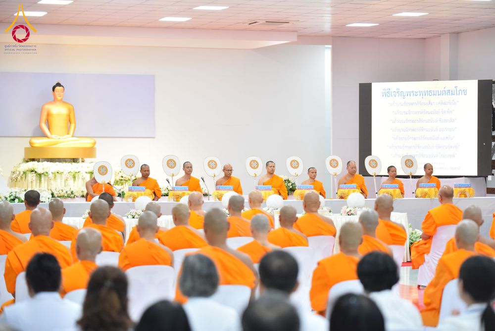 ภาพ No.294210:วันอาทิตย์ที่ 14 ธันวาคม พ.ศ.2568 พิธีเจริญพระพุทธมนต์สมโภชดวงแก้วลูกนิมิตเอก และดวงแก้วนิมิตปฏิบัติธรรม อัญเชิญประดิษฐาน  ณ วัดพระธรรมกายในประเทศสหรัฐอเมริกาและประเทศเยอรมนี 7 แห่ง ณ อาคารปลูกศรัทธา 2 วัดพระธรรมกาย