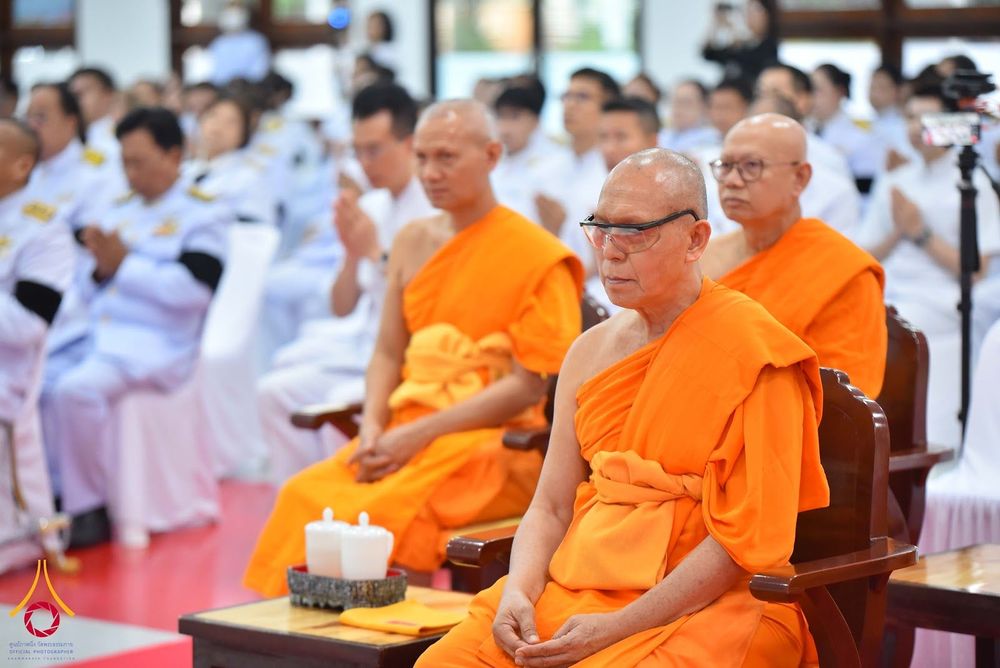 ภาพ No.344193:วันที่ 12 สิงหาคม พ.ศ. 2569  พสกนิกรชาวอำเภอคลองหลวง พร้อมใจร่วมพิธีสวดพระพุทธมนต์และทำบุญตักบาตรถวายพระราชกุศล เนื่องในวันคล้ายวันพระราชสมภพ สมเด็จพระบรมราชชนนีพันปีหลวง และวันแม่แห่งชาติ 12 สิงหาคม 2569