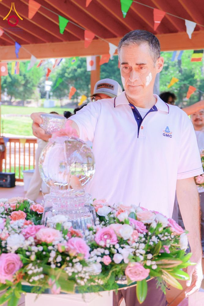 ภาพ No.321658:วันอาทิตย์ที่ 12 เมษายน พ.ศ.2569 กิจกรรมงานบุญวันสงกรานต์ (ตักบาตร ขอขมาพ่อแม่ สรงน้ำพระ รดน้ำขอพร) ณ วัดพระธรรมกายจอร์เจีย ประเทศสหรัฐอเมริกา