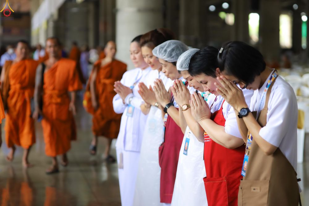 ภาพ No.325687:วันที่ 22 เมษายน พ.ศ.2569(วันคุ้มครองโลก) งานถวายมหาสังฆทาน 40,000 กว่าวัดทั่วประเทศ เจ้าหน้าที่ สาธุชน ร่วมใจจัดเตรียมภัตตาหารเพล (ชุด 2)