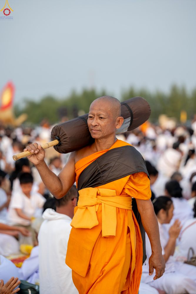 ภาพ No.299527:วันที่ 18 มกราคม พ.ศ. 2569 พิธีต้อนรับพระธรรมยาตรา (ภาพชุดที่ 2) ณ อนุสรณ์สถานลำดับที่ 5  สถานที่เผยแผ่วิชชาธรรมกายครั้งแรก อนุสรณ์สถานบางปลา วัดบางปลา อำเภอบางเลน จังหวัดนครปฐม ในโครงการธรรมยาตรา กตัญญูบูชา มหาปูชนียาจารย์ พระมงคลเทพมุนี(สด จนฺทสโร) พระ
