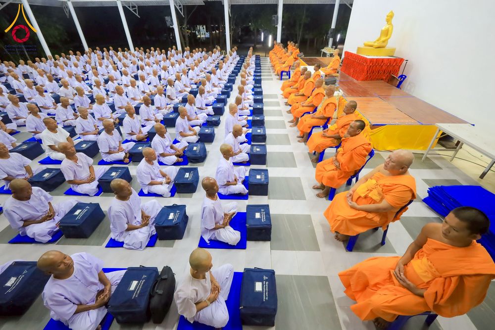 ภาพ No.275953:วันที่ 26-30 พฤศจิกายน พ.ศ. 2568 ทีมพระพี่เลี้ยงตั้งรับ รายงานตัวโครงการบวชบูชาธรรมมหาปูชนียาจารย์ ณ ศูนย์ปฏิบัติธรรมบุรีรัมย์