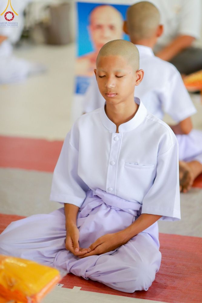 ภาพ No.133906:พิธีขอขมามอบผ้าไตร โครงการบรรพชาสามเณร ศูนย์อบรมวัดพระธรรมกาย ณ วัดพระธรรมกาย วันเสาร์ที่ 6 เมษายน พ.ศ. 2567
