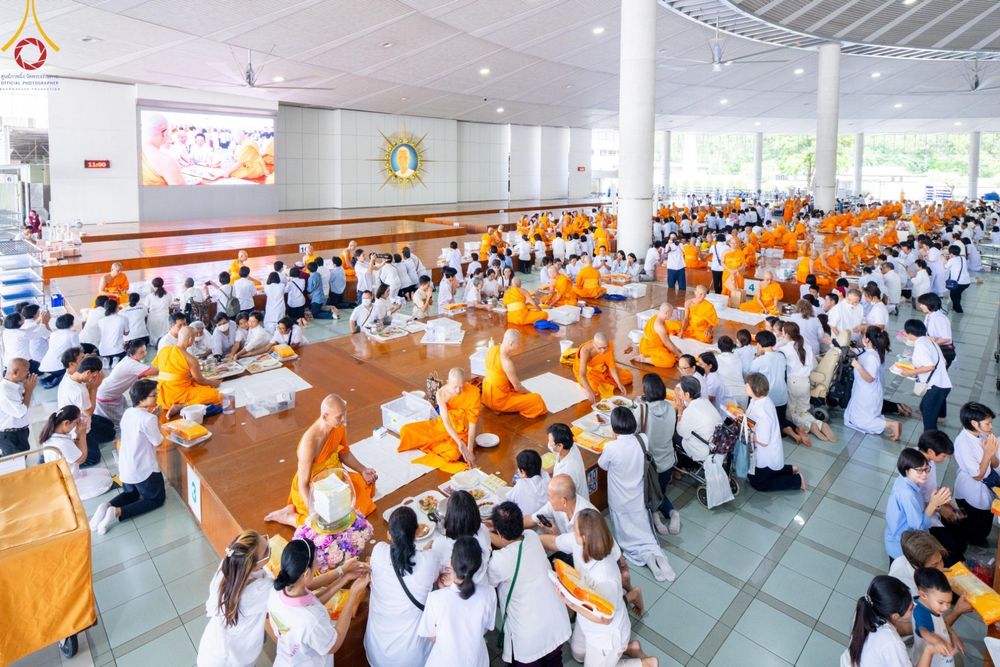ภาพ No.167414:พิธีบุพเปตพลี ครั้งที่ 157 ร่วมอุทิศบุญกุศลแด่หมู่ญาติที่ล่วงลับไปแล้ว และสืบทอดอายุพระพุทธศาสนา วันพฤหัสที่ 31 ตุลาคม พ.ศ. 2567 (วันพระ แรม 14 ค่ำ เดือน 11) ณ หอฉันคุณยายอาจารย์ฯ วัดพระธรรมกาย
