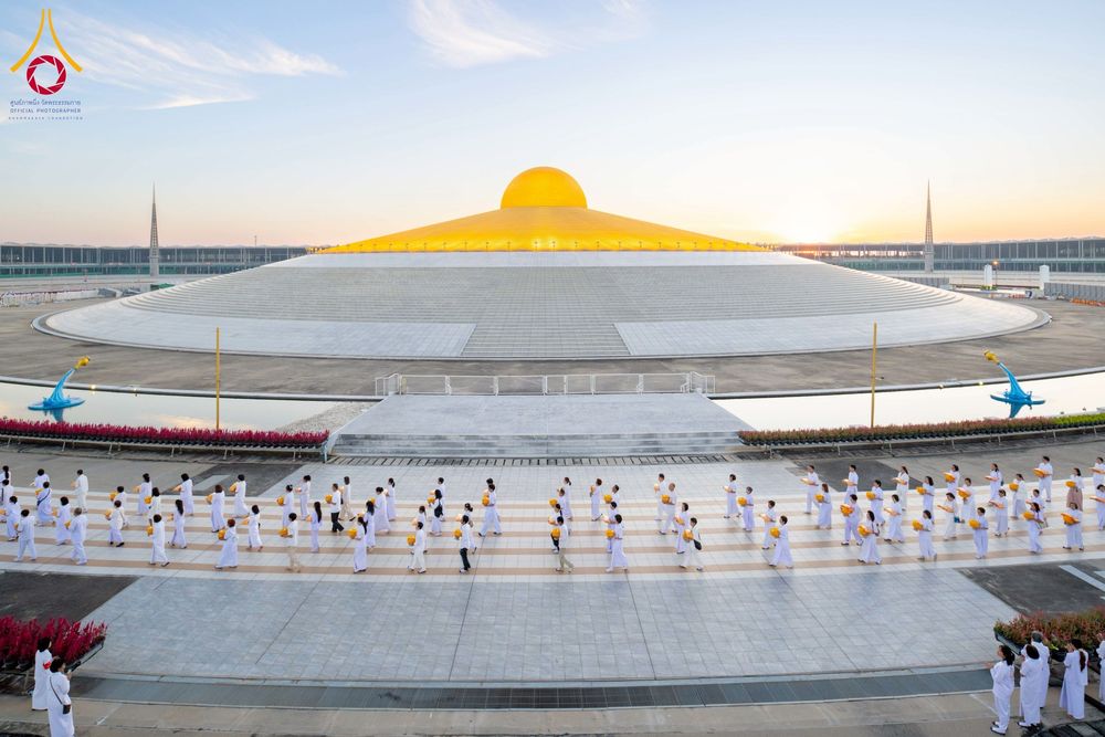 ภาพ No.276609:วันเสาร์ที่ 6 ธันวาคม  พ.ศ. 2568 พิธีเวียนประทักษิณและพิธีวันทาเจดีย์ โครงการอุปสมบทบูชาธรรมมหาปูชนียาจารย์ ประจำปี พ.ศ.2568 โครงการบวชพระนานาชาติ AEC และ WAB รุ่น CEO (นักบริหาร) รุ่นที่ 5 ณ มหาธรรมกายเจดีย์ วัดพระธรรมกาย