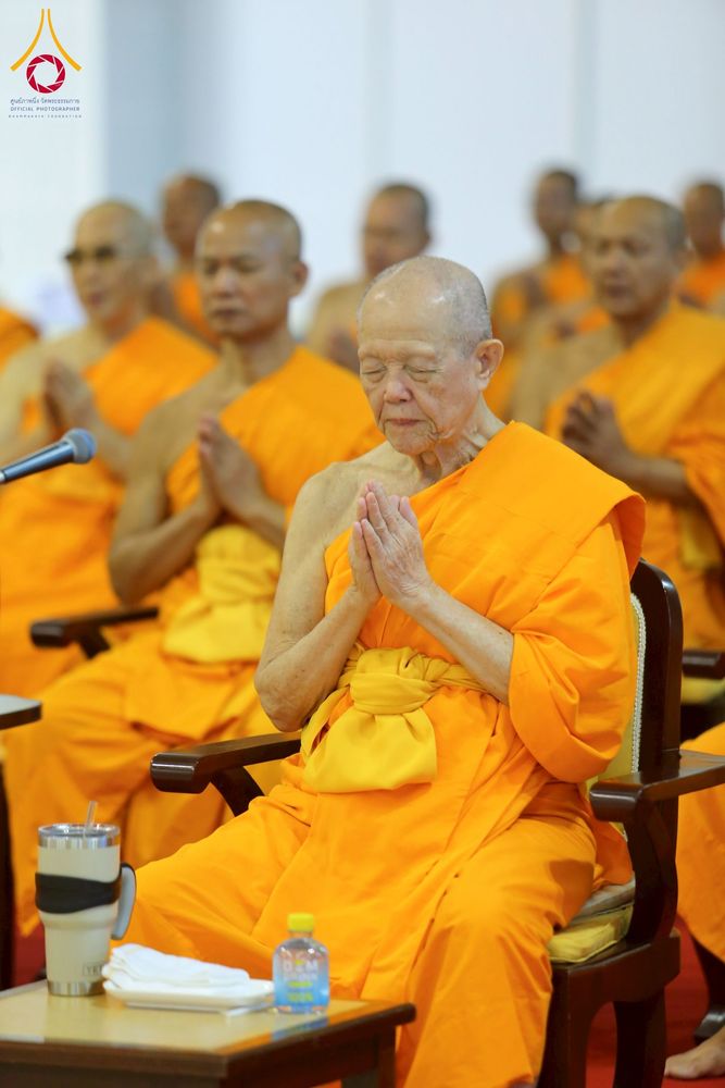 ภาพ No.215300:วันอาทิตย์ต้นเดือนที่ 6 เมษายน พ.ศ. 2568 พิธีบูชาข้าวพระ สภาธรรมกายสากล วัดพระธรรมกาย