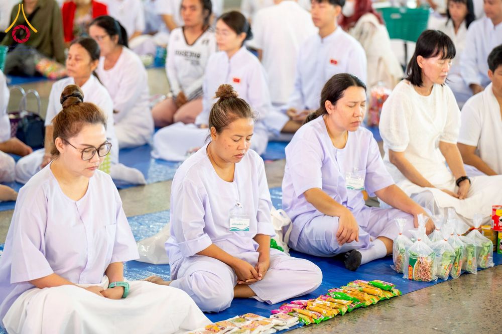 ภาพ No.256769:วันที่ 5 ตุลาคม พ.ศ. 2568 พิธีตักบาตร ข้าวสารอาหารแห้ง ณ บ้านแก้วเรือนทองคุณยายฯ สภาธรรมกายสากล วัดพระธรรมกาย