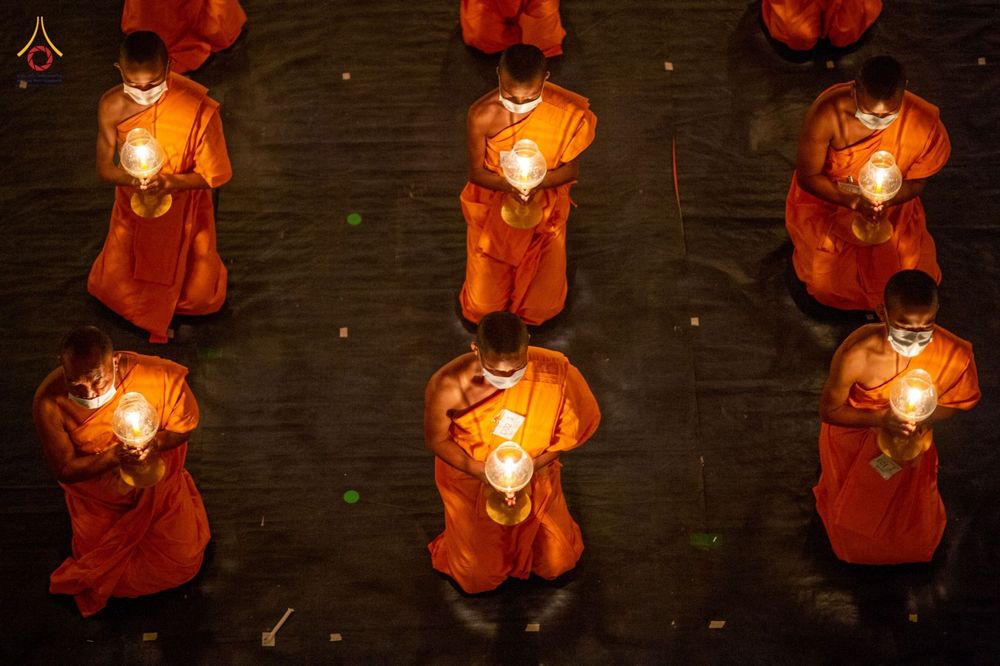 ภาพ No.76555:คณะสงฆ์และสามเณรบังกลาเทศ ปฎิบัติธรรมและจุดโคมประทีปถวายเป็นพุทธบูชา วันที่ 17 กุมภาพันธ์ พ.ศ. 2566