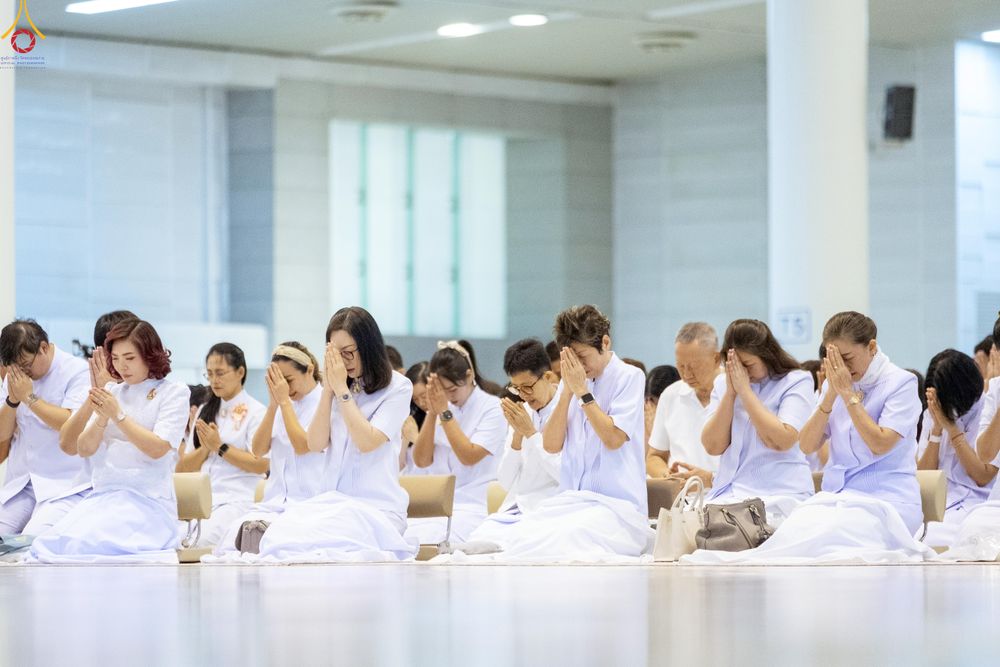 ภาพ No.323650:วันที่ 22 เมษายน พ.ศ.2569(วันคุ้มครองโลก) งานถวายมหาสังฆทาน 40,000 กว่าวัดทั่วประเทศ พิธีภาคสาย ปฏิบัติธรรม ,  พิธีมอบปัจจัยช่วยเหลือครู 4 จังหวัดชายแดนภาคใต้