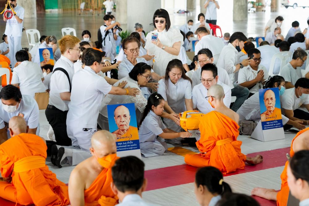 ภาพ No.84208:พิธีขอบรรพชา , พิธีขอสรณคมน์และศีล ,  พิธีรับบาตร , พิธีอุปสมบท ในโครงการบรรพชาอุปสมบทหมู่ธรรมทายาทรุ่นเข้าพรรษา และโครงการบรรพชาสามเณรโรงเรียนนานาชาติ รุ่นที่ 12 ณ โบสถ์พระไตรปิฎก วัดพระธรรมกาย วันที่ 22 กรกฎาคม พ.ศ. 2566