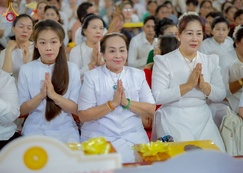 ภาพ No.274110:วันที่ 23 พฤศจิกายน พ.ศ. 2568 ประธานมูลนิธิธรรมกาย ถวายปัจจัยสมทบกฐินแด่ วัดเทียนเวียนเฟื้อกเซิน ศูนย์วิปัสสนาที่มีชื่อเสียง มากกว่า 50 ปีในเวียดนาม