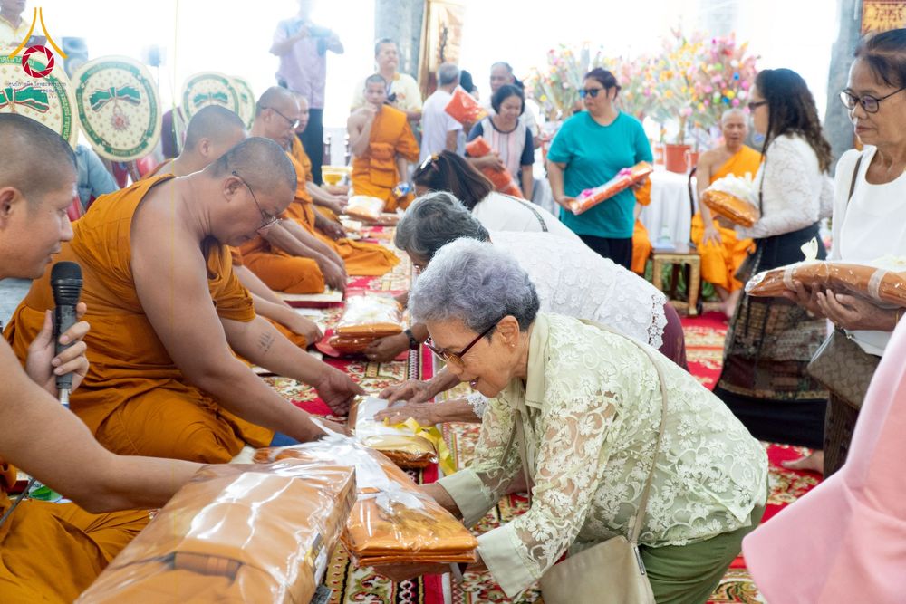 ภาพ No.251402:วันที่ 11 ตุลาคม พ.ศ. 2568 พิธีทอดกฐินสามัคคีทั่วไทย 30,000 วัด โดยคณะศิษยานุศิษย์ บูชาธรรม 81 ปี หลวงพ่อธัมมชโย ณ วัดท่ามะยม นครราชสีมา