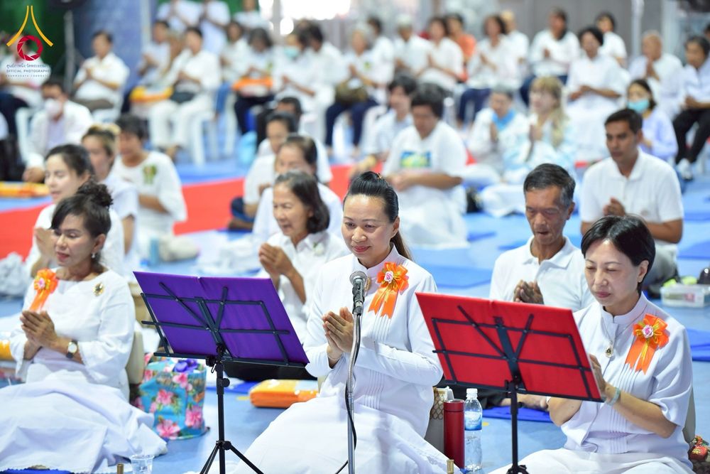 ภาพ No.238096:วันอังคารที่ 12 สิงหาคม พ.ศ. 2568 กิจกรรมวันแม่แห่งชาติ พิธีเปิดห้องปฎิบัติธรรม "กลางใส ใจสว่าง" (World Inner Peace Meditation Room) พิธีลูกกราบคุณแม่-คุณพ่อ พิธีทอดผ้าป่ากองทุนเลี้ยงพระ&กฐิน 30,000 วัด(บูชาธรรมหลวงพ่อ) พิธีไถ่โคท้อง 2 ตัว  ณ วิหารคด 2 ว