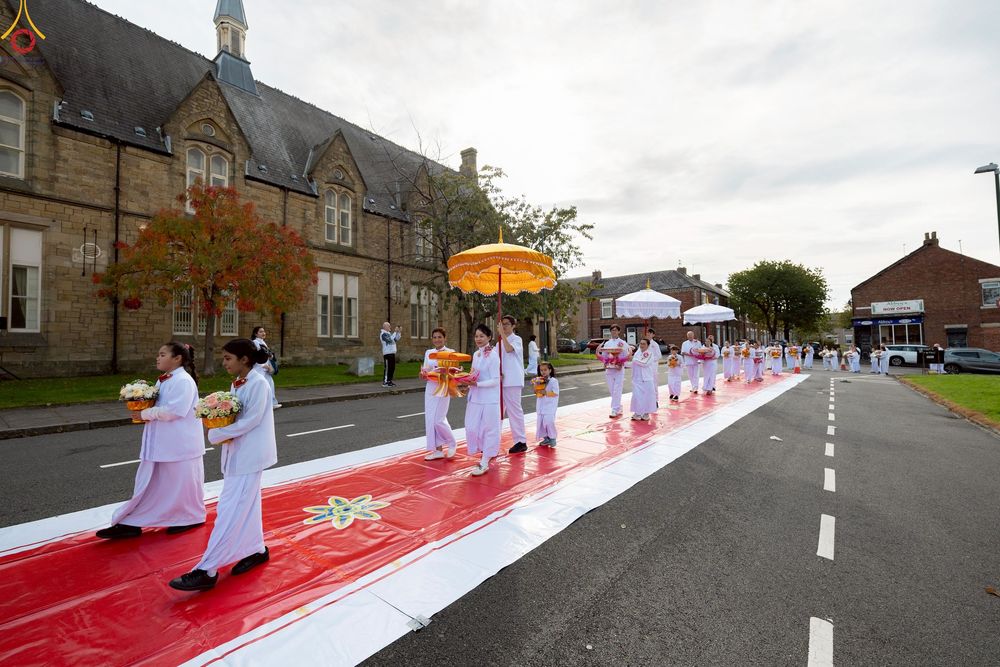 ภาพ No.270864:วันอาทิตย์ที่ 19 ตุลาคม พ.ศ. 2568 พิธีทอดกฐิน “หนึ่งไม่มีสอง” วัดพระธรรมกายนิวคาสเซิล เมืองนิวคาสเซิล ประเทศอังกฤษ 