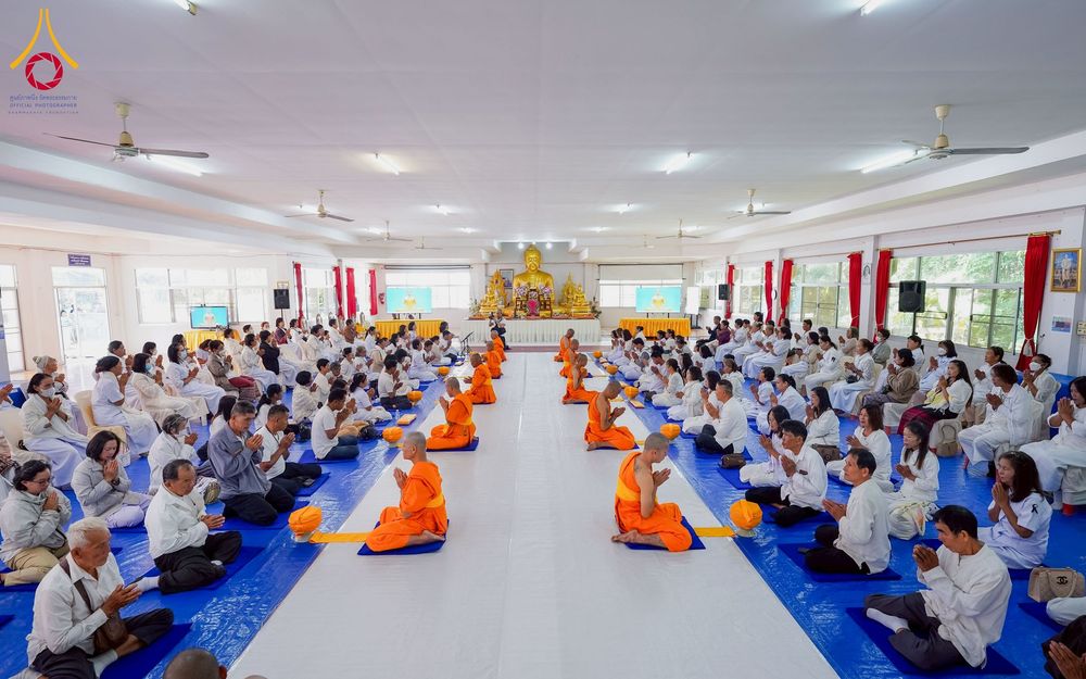 ภาพ No.275861:วันพุธที่ 3 ธันวาคม พ.ศ. 2568 พิธีบรรพชาอุปสมบท โครงการอุปสมบทบูชาธรรมมหาปูชนียาจารย์ ศูนย์อบรม : ศูนย์ส่งเสริมศีลธรรม จ.พะเยา ณ โบราณสถานพระธาตุจอมทอง และ โบสถ์กลางน้ำ วัดพระธาตุศรีโคมคำ อำเภอเมือง จังหวัดพะเยา