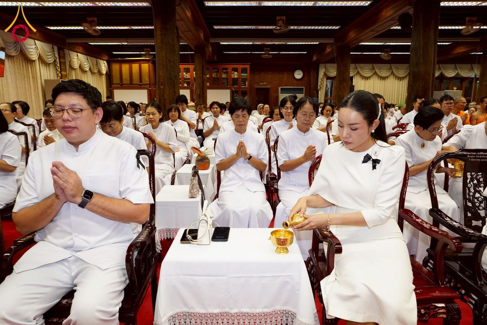 ภาพ No.270788:วันที่ 18 พฤศจิกายน พ.ศ. 2568 วัดพระธรรมกาย เป็นเจ้าภาพบำเพ็ญกุศล  คุณยายอาจารย์ ดร.ตรีธา เนียมขำ  อดีตนายกสมาคมศิษย์หลวงพ่อวัดปากน้ำ ณ ศาลาสตมานุสรณ์ (ศาลาเรือนไทย) วัดปากน้ำ  พระอารามหลวง เขตภาษีเจริญ กรุงเทพมหานคร