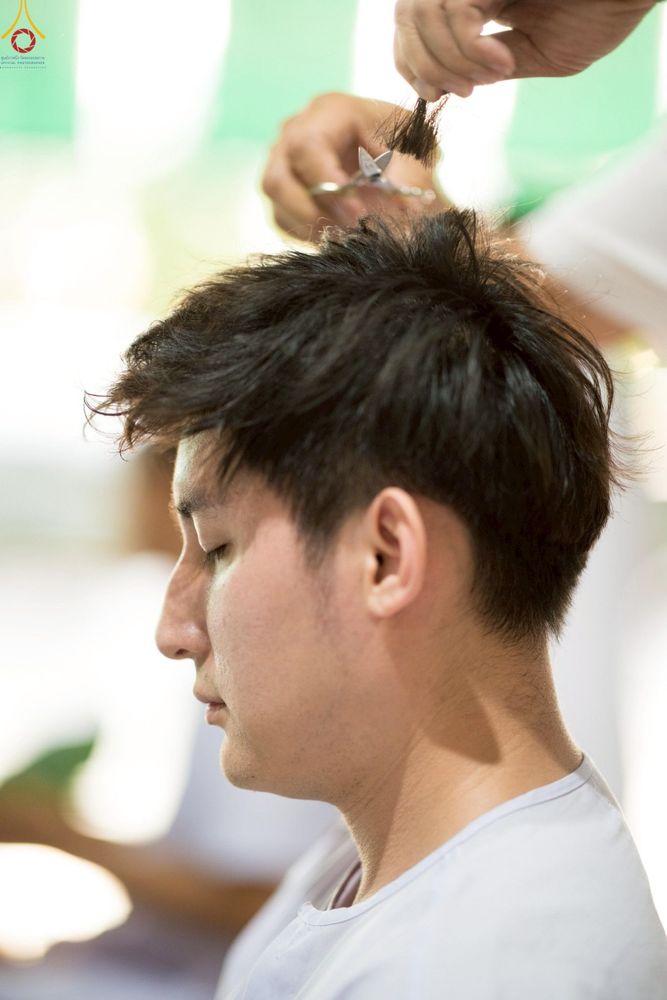 ภาพ No.242956:วันที่ 31 สิงหาคม พ.ศ. 2568 พิธีตัดปอยผมและปลงผม โครงการอุปสมบทหมู่บูชาธรรม ครบรอบ 108 ปี วันครูผู้ค้นพบวิชชาธรรมกาย ณ วัดพระธรรมกาย