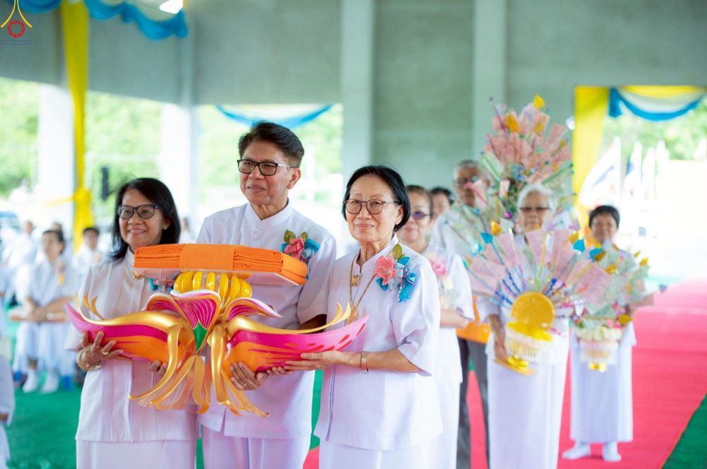 ภาพ No.255266:วันที่ 12 ตุลาคม พ.ศ. 2568 พิธีอัญเชิญพระบรมสารีริกธาตุและบรรจุ ลงในพระเกตุพระประธาน , พิธีทอดกฐินสามัคคีทั่วไทย 30,000 วัด โดยคณะศิษยานุศิษย์ วัดพระธรรมกาย  บูชาธรรม 81 ปี หลวงพ่อธัมมชโย ณ ธุดงคสถานเขาย้อย จ.เพชรบุรี