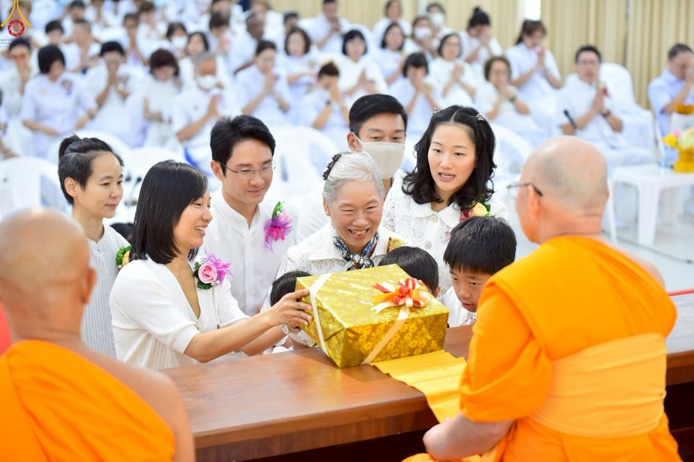 ภาพ No.230075:วันพฤหัสบดีที่ 26 มิถุนายน พ.ศ. 2568 พิธีทอดผ้าป่าฉลองอาคารชุดศูนย์ปฏิบัติธรรมน้ำใสใจสว่าง น้อมบูชาธรรมอายุวัฒนะมงคล 81 ปี หลวงพ่อธัมมชโย ณ ศูนย์ปฏิบัติธรรมน้ำใสใจสว่าง เขตบางกอกน้อย กรุงเทพมหานคร