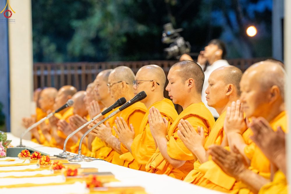 ภาพ No.189413:พิธีถวายภัตตาหารเป็นสังฆทาน แด่พระธรรมยาตรา ในโครงการธรรมยาตรา กตัญญูบูชา มหาปูชนียาจารย์ พระมงคลเทพมุนี(สด จนฺทสโร) พระผู้ปราบมาร อนุสรณ์สถาน 7 แห่ง ปีที่ 13 ณ อนุสรณ์สถานมหาวิหารพระมงคลเทพมุนี (โลตัสแลนด์) อ.สองพี่น้อง จ.สุพรรณบุรี วันที่ 5 มกราคม 2568