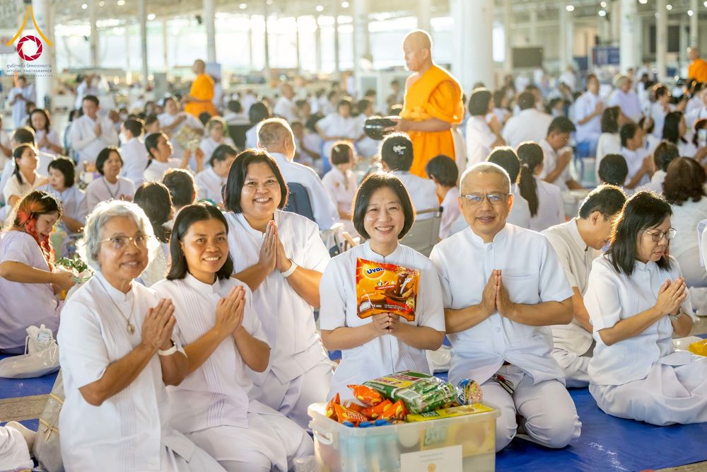 ภาพ No.276994:วันอาทิตย์ที่ 7 ธันวาคม พ.ศ. 2568 พิธีตักบาตรอาทิตย์ต้นเดือน ณ บ้านแก้วเรือนทองคุณยายฯ วัดพระธรรมกาย