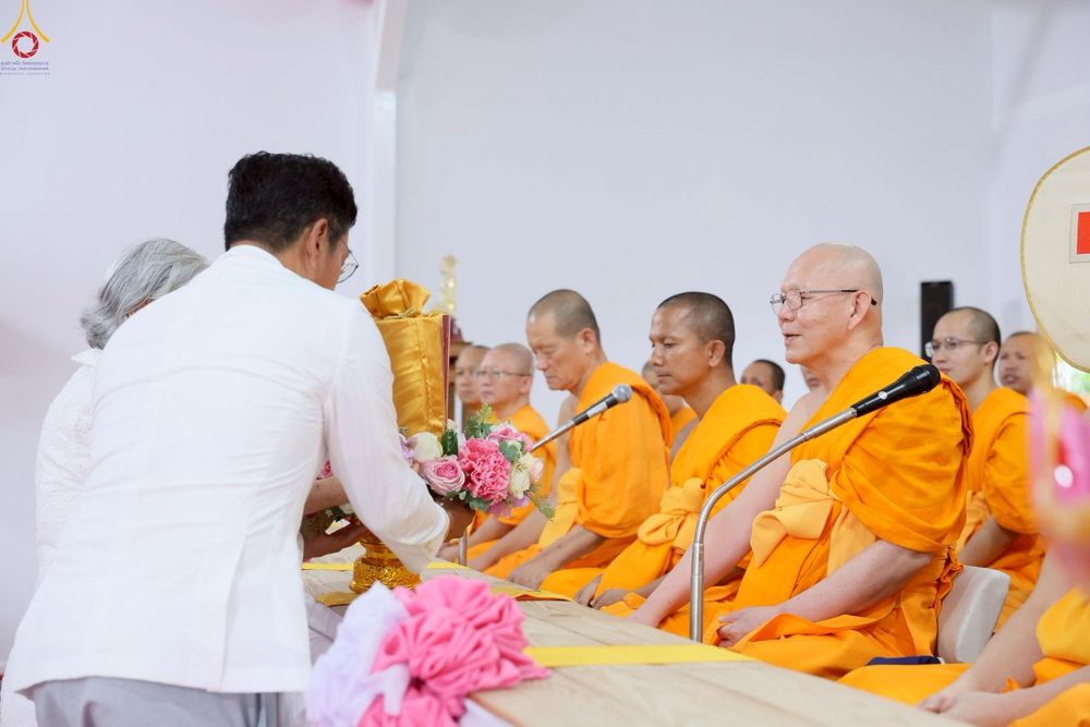 ภาพ No.272275:วันเสาร์ที่ 1 พฤศจิกายน พ.ศ. 2568 พิธีทอดกฐินสามัคคี สร้างกุฏิหมู่สามเณร ณ ศูนย์ปฏิบัติธรรมเบญจธรรม ปทุมธานี  ต.บ้านปทุม อ.สามโคก จ.ปทุมธานี