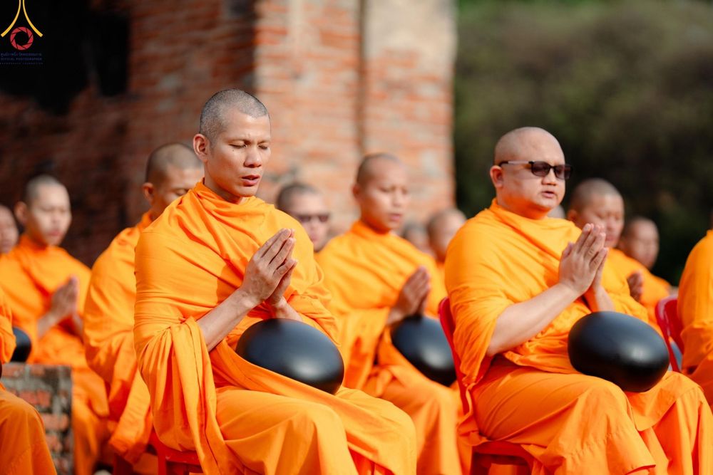 ภาพ No.138525:พิธีตักบาตร วัดราชบูรณะ จ.พระนครศรีอยุธยา วันที่ 25 พฤษภาคม พ.ศ.2567