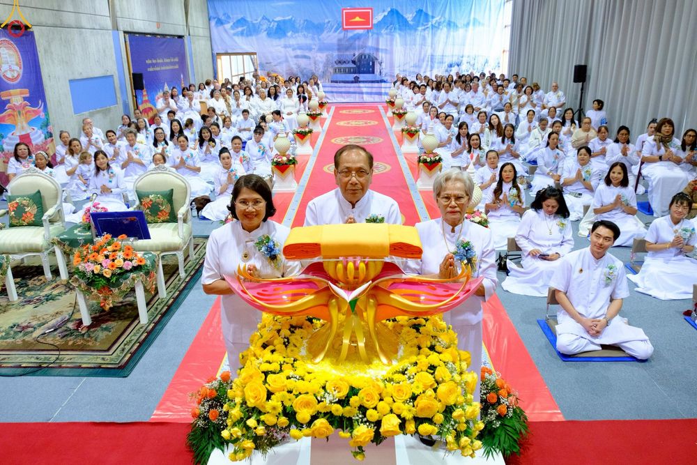 ภาพ No.256040:วันที่ 12 ตุลาคม พ.ศ. 2568 พิธีทอดกฐินวัดพระธรรมกายสวิตเซอร์แลนด์  ณ หอประชุมโรงเรียน Obergoldbach เมือง Bern ประเทศสวิตเซอร์แลนด์