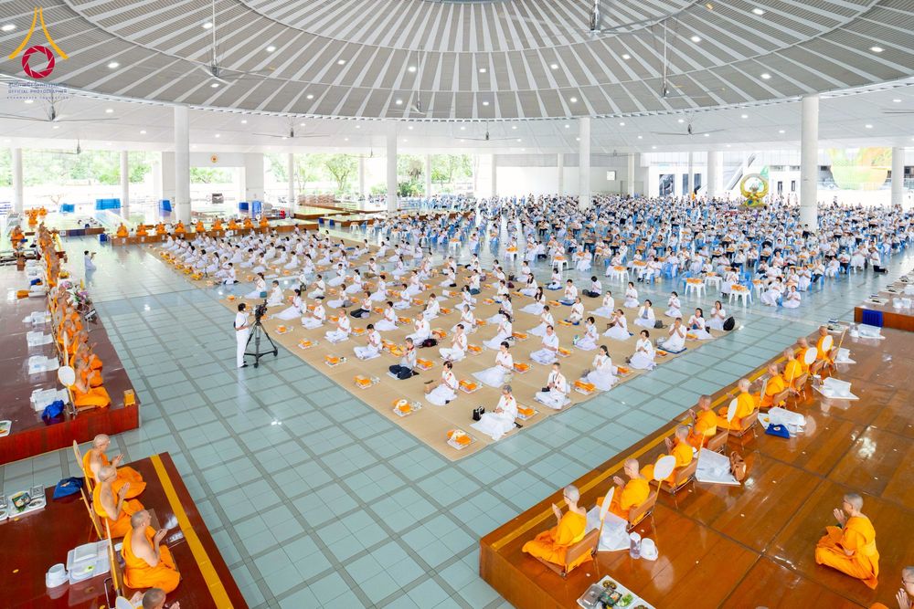 ภาพ No.265910:วันพุธที่ 5 พฤศจิกายน พ.ศ. 2568 (วันพระ ขึ้น 15 ค่ำ เดือน 12) พิธีบุพเปตพลี ครั้งที่ 172 ร่วมอุทิศบุญแด่หมู่ญาติที่ล่วงลับไปแล้ว และสืบทอดอายุพระพุทธศาสนา ณ หอฉันคุณยายอาจารย์ฯ วัดพระธรรมกาย