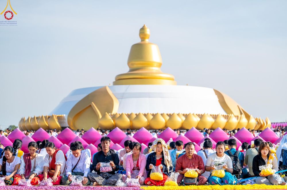 ภาพ No.198135:พิธีต้อนรับพระธรรมยาตรา ณ อนุสรณ์สถานลำดับที่ 5 สถานที่เผยแผ่วิชชาธรรมกายครั้งแรก อนุสรณ์สถานบางปลา วัดบางปลา อำเภอบางเลน จังหวัดนครปฐม ในโครงการธรรมยาตรา กตัญญูบูชา มหาปูชนียาจารย์ พระมงคลเทพมุนี(สด จนฺทสโร) พระผู้ปราบมาร ปีที่ 13 วัน 19 มกราคม พ.ศ.2568