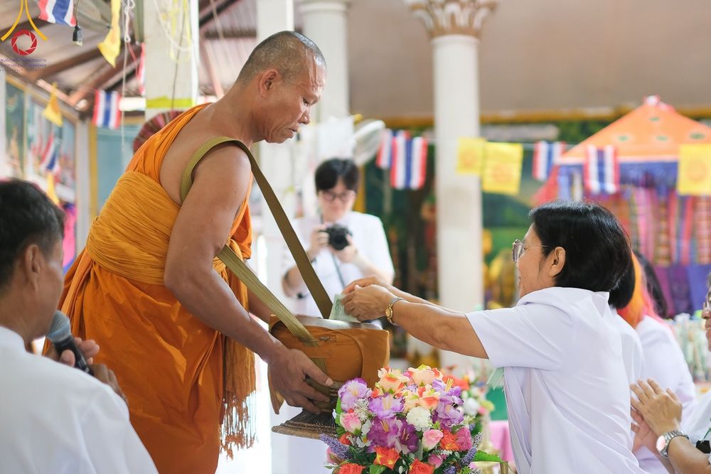 ภาพ No.168879:พิธีทอดกฐิน ณ วัดบ้านน้ำอ้อม จ.บุรีรัมย์ ในโครงการกฐินสามัคคีทั่วไทย 30,000 วัด บูชาธรรม 80 ปี หลวงพ่อธัมมชโย โดยคณะศิษยานุศิษย์วัดพระธรรมกาย วันที่ 23 ตุลาคม พ.ศ. 2567