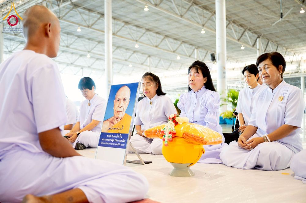 ภาพ No.277394:วันเสาร์ที่ 6 ธันวาคม พ.ศ. 2568 พิธีบรรพชาอุปสมบทและพิธีถวายบาตร โครงการอุปสมบทบูชาธรรมมหาปูชนียาจารย์ ประจำปี พ.ศ.2568 โครงการบวชพระนานาชาติ AEC และ WAB รุ่น CEO (นักบริหาร) รุ่นที่ 5 ณ โบสถ์พระไตรปิฏก วัดพระธรรมกาย