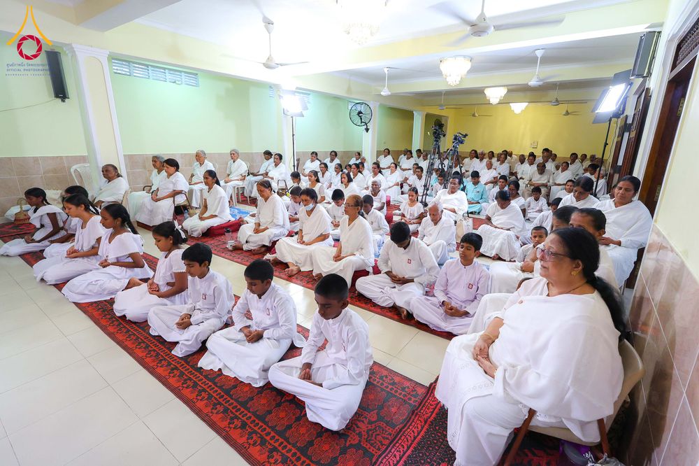 ภาพ No.317855:วันที่ 1 เมษายน พ.ศ. 2569 พิธีสวดธัมมจักกัปปวัตตนสูตรนานาชาติ ในวันพระใหญ่ ขึ้น 15 ค่ำ เดือน 5 (Poya Day)  ณ ศรีธรรมนันทะปิริเวนะ เเละ  วัดวิมลวิหาร นาวละ ประเทศศรีลังกา