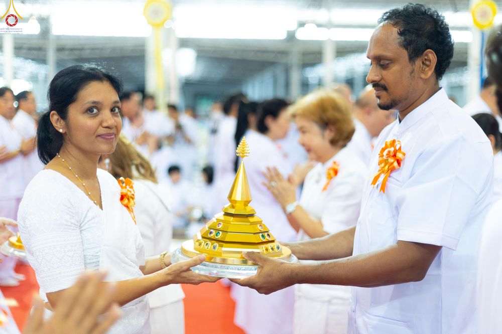 ภาพ No.341938:วันพุธที่ 29 กรกฎาคม พ.ศ. 2569 พิธีประดิษฐานพระบรมสารีริกธาตุภายในเกศดอกบัวตูมองค์พระธรรมกายเพื่ออัญเชิญไปประดิษฐาน  วัดพุทธสันติวัน ธรรมชัย เมืองนาคปูร์ รัฐมหาราษฏระ ประเทศอินเดีย ณ  วัดพระธรรมกาย จ.ปทุมธานี