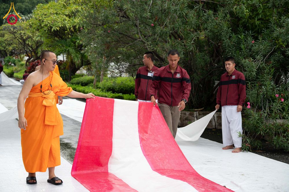 ภาพ No.351539:วันที่ 22 กันยายน พ.ศ. 2569  พิธีตักบาตรสามเณรธรรมทายาท โครงการบรรพชาพัฒนาคุณธรรม จริยธรรม  สำหรับนักเรียนนายสิบตำรวจ (นสต.) รุ่นที่ 16 ศูนย์ฝึกอบรมตำรวจภูธรภาค 1  ณ วัดพระพุทธบาทราชวรมหาวิหาร