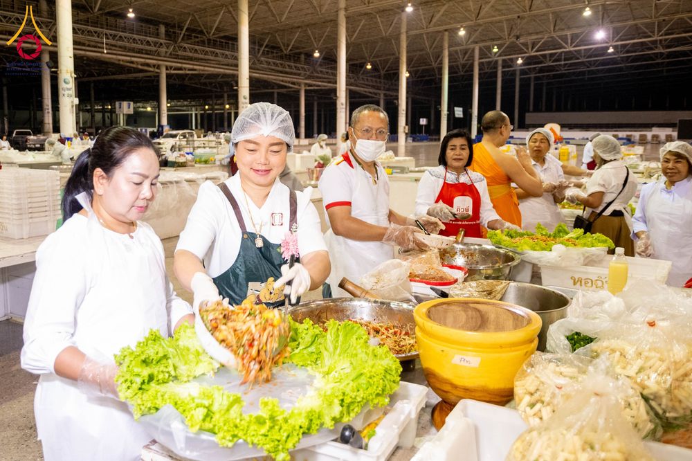 ภาพ No.303450:วันที่ 27 มกราคม พ.ศ. 2569 พิธีถวายภัตตาหารเป็นสังฆทาน แด่พระธรรมยาตรา ณ วัดพระธรรมกาย  จังหวัดปทุมธานี ในโครงการธรรมยาตรา กตัญญูบูชา มหาปูชนียาจารย์ พระมงคลเทพมุนี(สด จนฺทสโร) พระผู้ปราบมาร อนุสรณ์สถาน 7 แห่ง ปีที่ 14