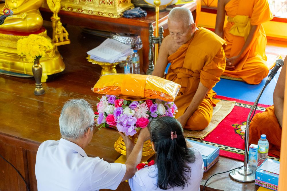 ภาพ No.293383:วันที่ 12 มกราคม พ.ศ. 2569 พิธีทอดผ้าป่าทำนุบำรุงศาสนสถาน ณ วัดผาสุการาม อ.บางเลน จ.นครปฐม ในโครงการธรรมยาตรา กตัญญูบูชา มหาปูชนียาจารย์ พระมงคลเทพมุนี(สด จนฺทสโร) พระผู้ปราบมาร อนุสรณ์สถาน 7 แห่ง ปีที่ 14