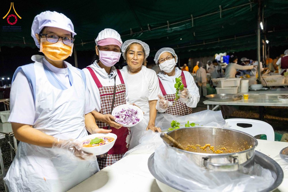 ภาพ No.300125:วันที่ 22 มกราคม พ.ศ. 2569 พิธีถวายภัตตาหารเป็นสังฆทาน แด่พระธรรมยาตรา ณ อนุสรณ์สถานบางปลา วัดบางปลา อำเภอบางเลน จังหวัดนครปฐม ในโครงการธรรมยาตรา กตัญญูบูชา มหาปูชนียาจารย์ พระมงคลเทพมุนี(สด จนฺทสโร) พระผู้ปราบมาร อนุสรณ์สถาน 7 แห่ง ปีที่ 14