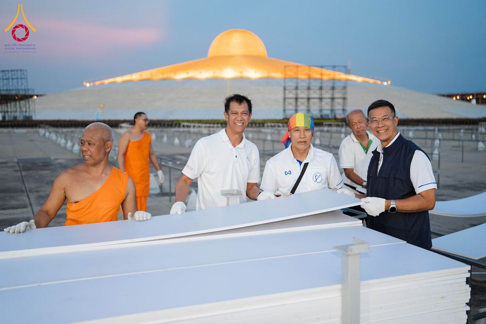 ภาพ No.326453:วันที่ 26 -27 เมษาบน พ.ศ.2569 การเก็บงานแผ่นหน้าโต๊ะที่ลานธรรม งานถวายมหาสังฆทาน 40,000 กว่าวัดทั่วประเทศ ณ ลานธรรม วัดพระธรรมกาย