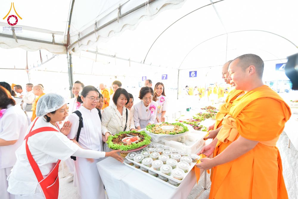 ภาพ No.301083:วันที่ 23 มกราคม พ.ศ. 2569 พิธีถวายภัตตาหารเป็นสังฆทาน แด่พระธรรมยาตรา ณ อนุสรณ์สถานบางปลา วัดบางปลา อำเภอบางเลน จังหวัดนครปฐม ในโครงการธรรมยาตรา กตัญญูบูชา มหาปูชนียาจารย์ พระมงคลเทพมุนี(สด จนฺทสโร) พระผู้ปราบมาร อนุสรณ์สถาน 7 แห่ง ปีที่ 14