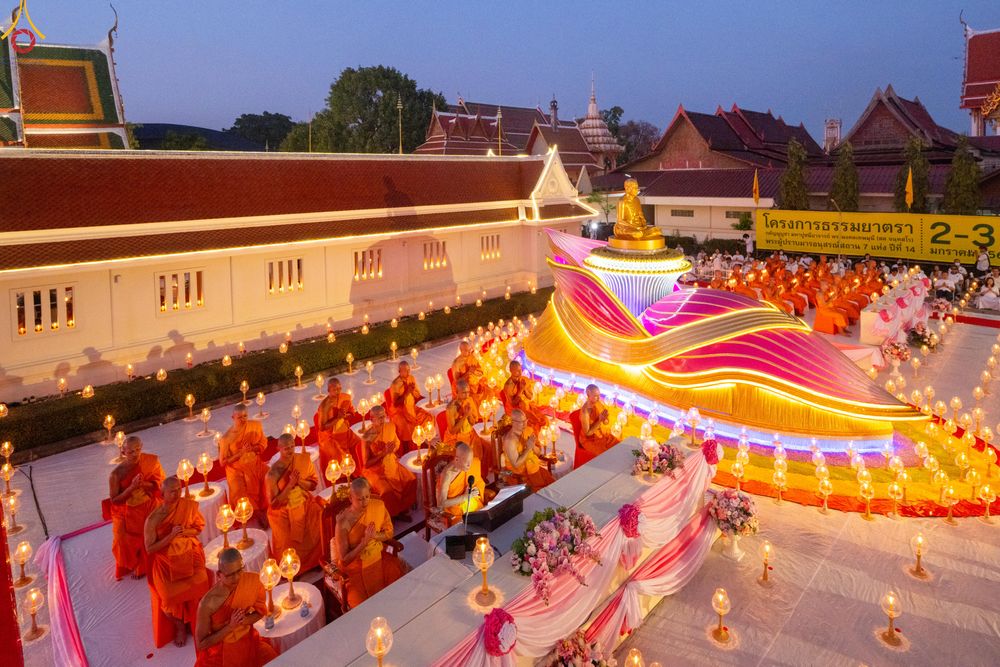 ภาพ No.297139:วันที่ 17 มกราคม พ.ศ. 2569 พิธีจุดประทีปถวายเป็นพุทธบูชา และบูชาธรรมมหาปูชนียาจารย์ (ภาพชุดที่ 2) ณ วัดโบสถ์บน ต.บางคูเวียง จ.นนทบุรี อนุสรณ์สถานลำดับที่ 4 สถานที่เกิดด้วยกายธรรม ในโครงการธรรมยาตรา กตัญญูบูชา มหาปูชนียาจารย์ พระมงคลเทพมุนี(สด จนฺทสโร) พร