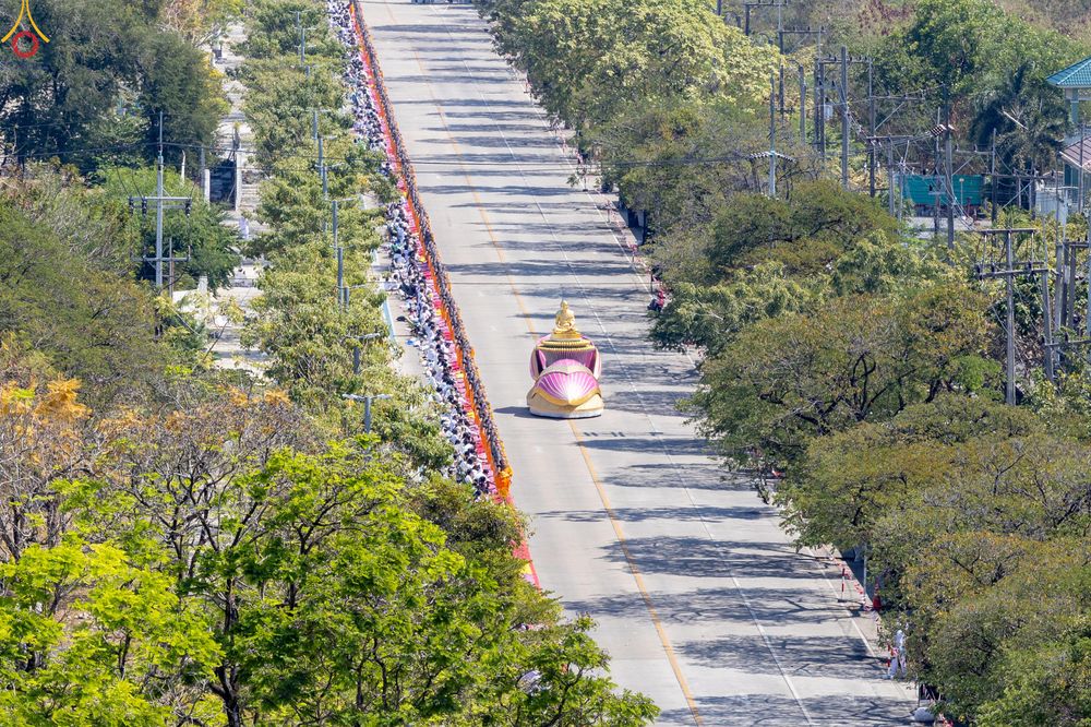 ภาพ No.304568:วันที่ 25 มกราคม พ.ศ. 2569 พิธีต้อนรับพระธรรมยาตรา (ภาพชุดที่ 2) รร.สามัคคีราษฏร์บำรุง-วัดพระธรรมกาย ในโครงการธรรมยาตรา กตัญญูบูชา มหาปูชนียาจารย์ พระมงคลเทพมุนี(สด จนฺทสโร) พระผู้ปราบมาร อนุสรณ์สถาน 7 แห่ง ปีที่ 14