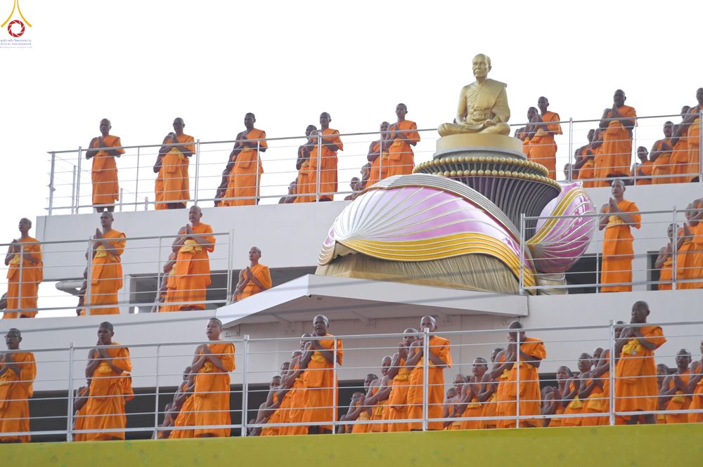 ภาพ No.300054:วันที่ 22 มกราคม พ.ศ.2569 พระธรรมยาตราปฏิบัติธรรม และถ่ายภาพหมู่ประวัติศาสตร์ ณ อาคารธรรมยาตรา กตัญญูบูชามหาปูชนียาจารย์  ตรงข้ามวัดปากน้ำภาษีเจริญ จ.กรุงเทพมหานคร ในโครงการธรรมยาตรา กตัญญูบูชา มหาปูชนียาจารย์ พระมงคลเทพมุนี(สด จนฺทสโร) พระผู้ปราบมาร อนุ