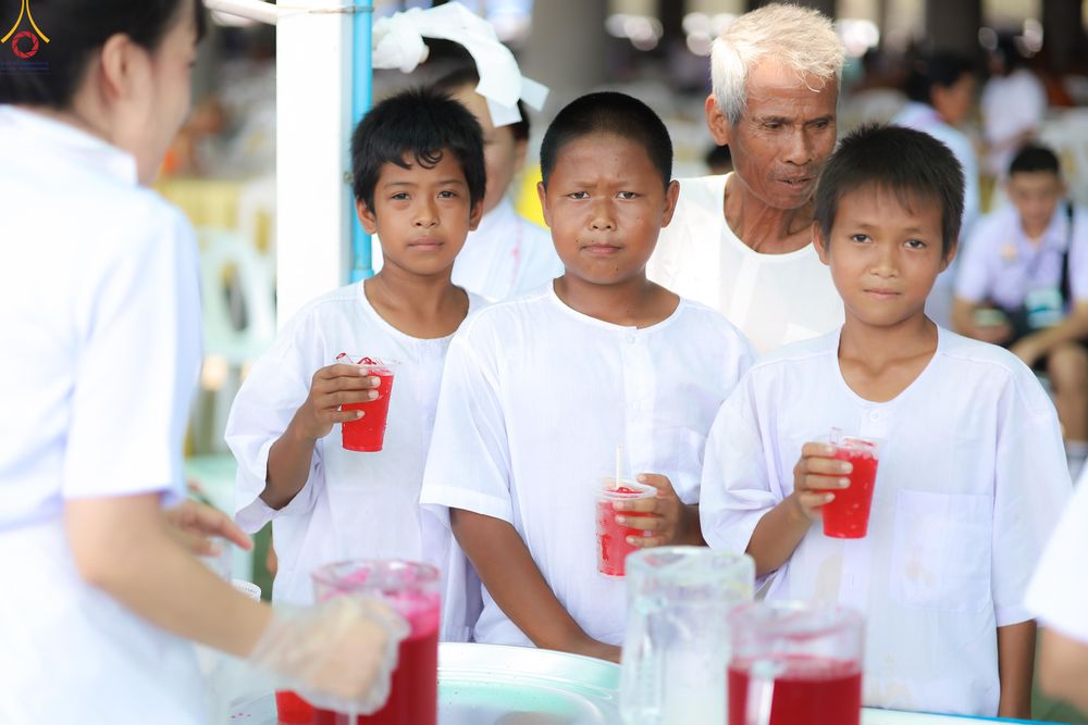 ภาพ No.325938:วันที่ 22 เมษายน พ.ศ.2569(วันคุ้มครองโลก) งานถวายมหาสังฆทาน 40,000 กว่าวัดทั่วประเทศ เจ้าหน้าที่ สาธุชน ร่วมใจจัดเตรียมภัตตาหารเพล (ชุด 2)