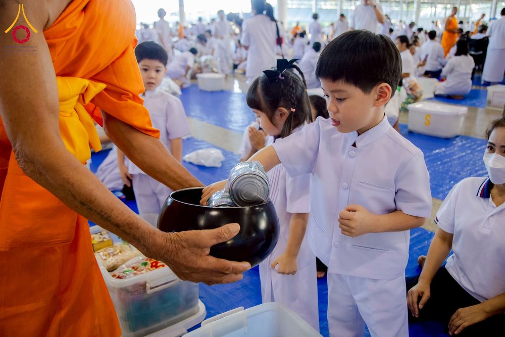 ภาพ No.277031:วันอาทิตย์ที่ 7 ธันวาคม พ.ศ. 2568 พิธีตักบาตรอาทิตย์ต้นเดือน ณ บ้านแก้วเรือนทองคุณยายฯ วัดพระธรรมกาย